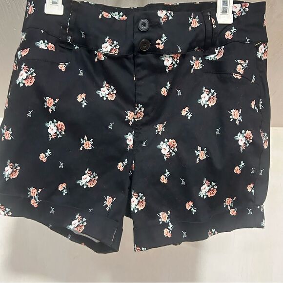 Torrid Mid Short Sateen Floral Black - Picture 7 of 13